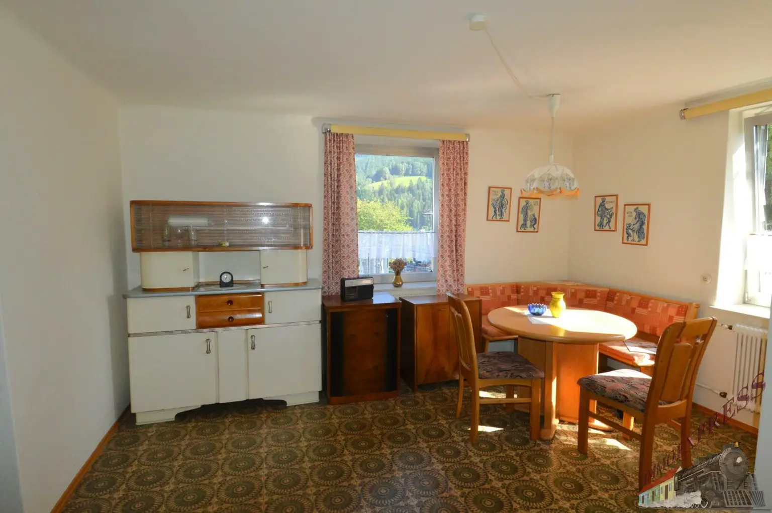Einfamilienhaus mit Gäste-/Sommerhaus und 2 Garagen - Fernblick