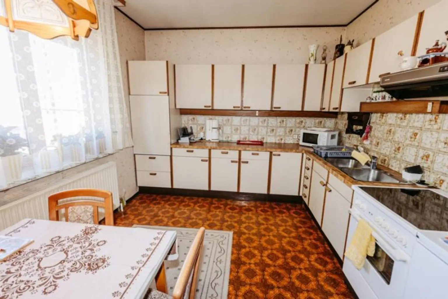Elegantes, gepflegtes Einfamilienhaus mit Garage und uneinsehbarem Garten, Altbaumbestand