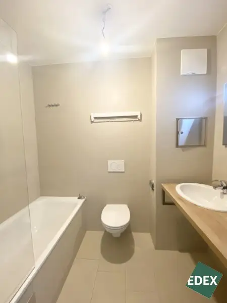 Großes 2-Zimmer-Apartment mit Loggia und Schrankraum beim Hauptbahnhof