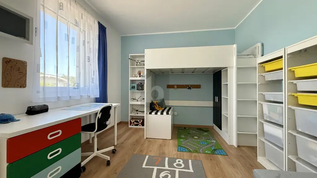 MODERN & SEHR HOCHWERTIG MIT DOPPELGARAGE U. 30 QM NEBENGEBÄUDE
