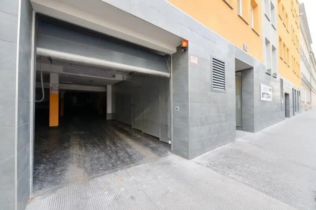 Neuwertige 2-Zimmer-Wohnung beim Westbahnhof - Balkon, Garage, U-Bahn