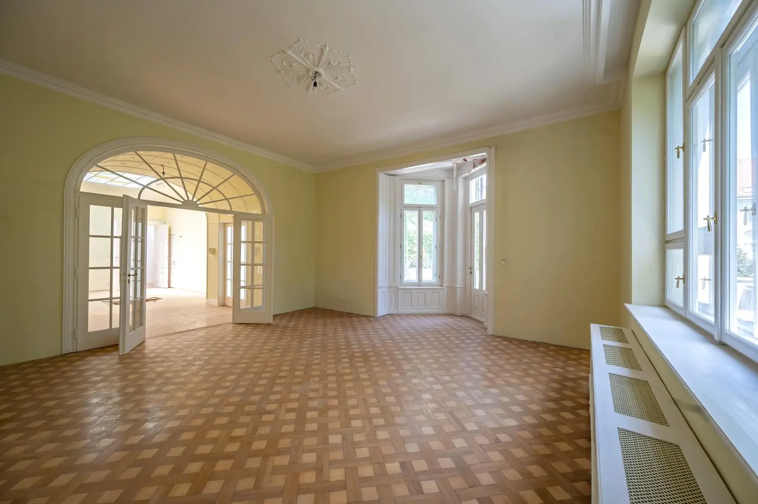 Rarität: Stadt-Villa mit weitläufigem Garten an exklusiver Hietzinger Adresse