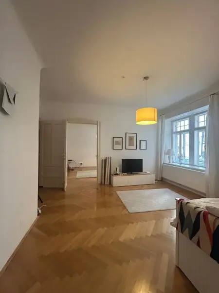 Gepflegte und ruhige Hochparterre Wohnung Nähe Alois Drasche Park