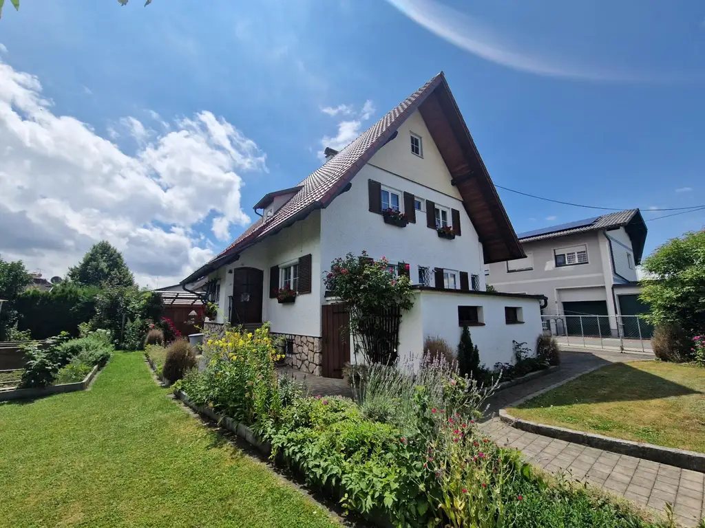 Solides Einfamilienhaus mit Charme und modernisierter Technik