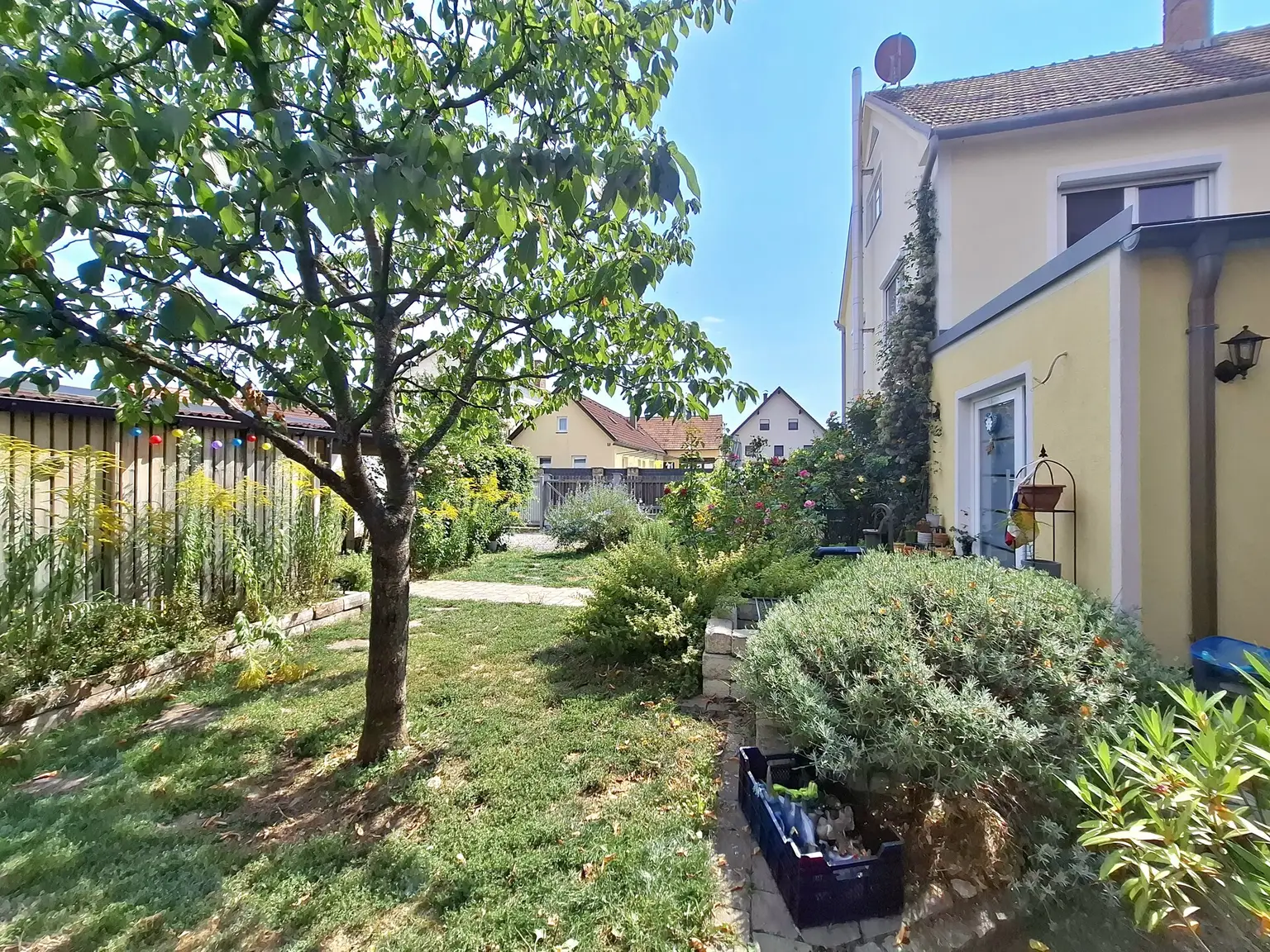 Vielseitig nutzbare Liegenschaft mit ausreichend Platz und herrlichem Blick auf die Hohe Wand