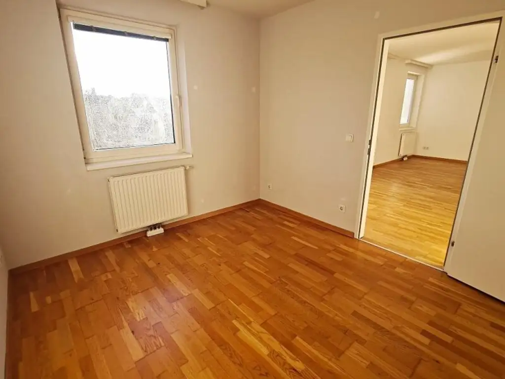 DACHGESCHOSS, sonnige 74 m2 Neubau, Wohnküche, 2 Zimmer, Wannenbad, Parketten, Holbeingasse