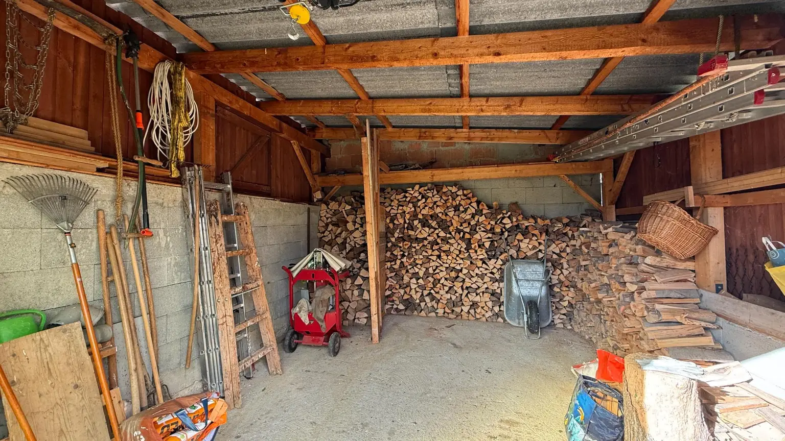 Innenraum des Gartenhauses