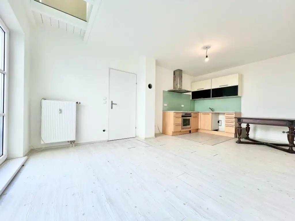 Maisonette-Traum auf zwei Ebenen – Terrasse, Galerie, Tiefgarage & perfekte Anbindung I Fernwärme  !
