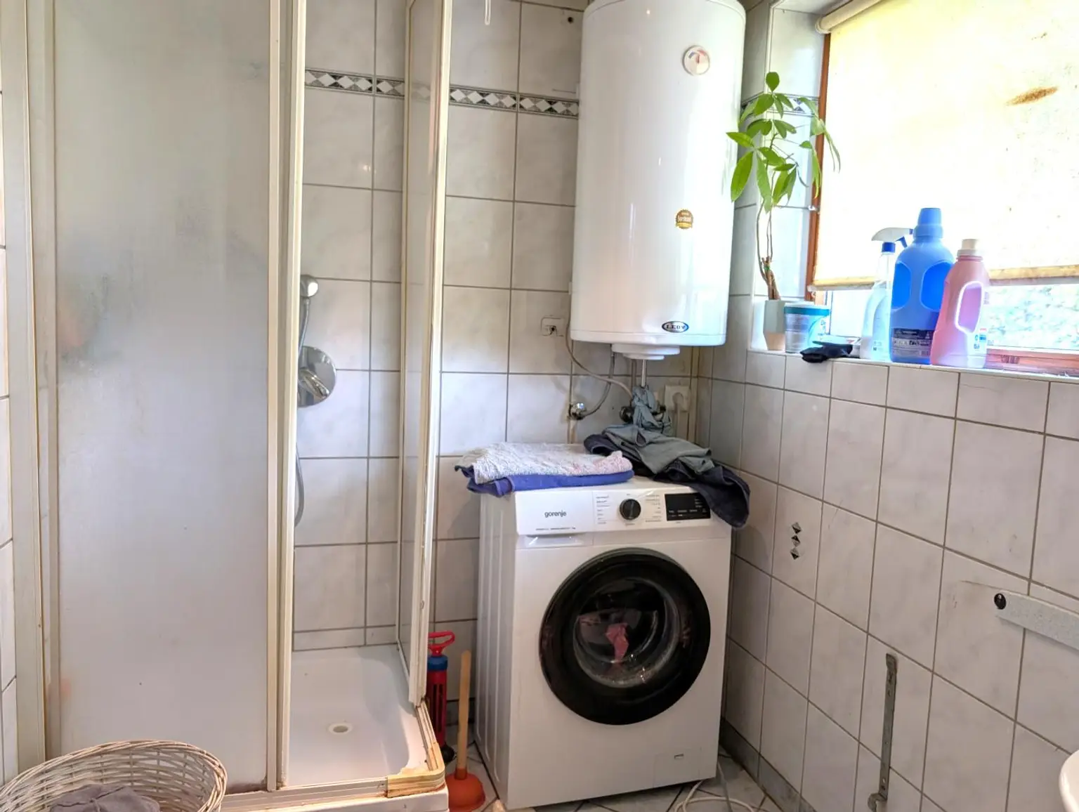 Sanierungsbedürftiger Bungalow mit großem Grundstück - in ruhiger, sonniger Lage