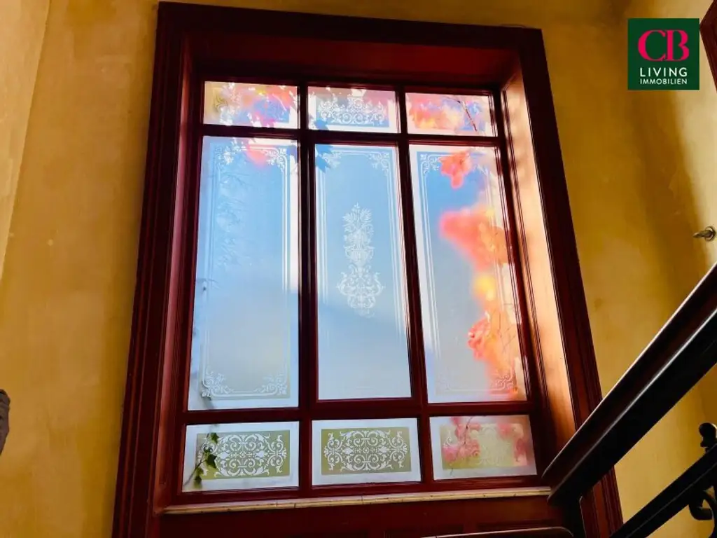 SANIERUNGSBEDÜRFTIGE WOHNUNG IM REPRÄSENTATIVEN JAHRHUNDERTWENDEHAUS