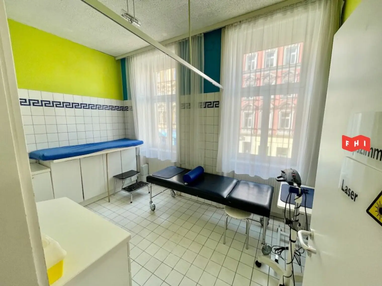 Gepflegtes 4 Zimmer Altbau-Büro-Praxis Nähe Wattgasse/Hernalser Hauptstraße