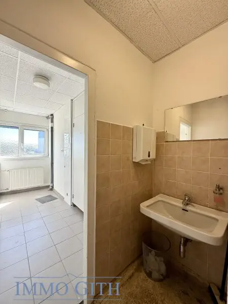 950 m² Lager + 355 m² Büro in 1230 Wien (Talpagasse) zu mieten! – Top-Anbindung, videoüberwacht, flexibel nutzbar