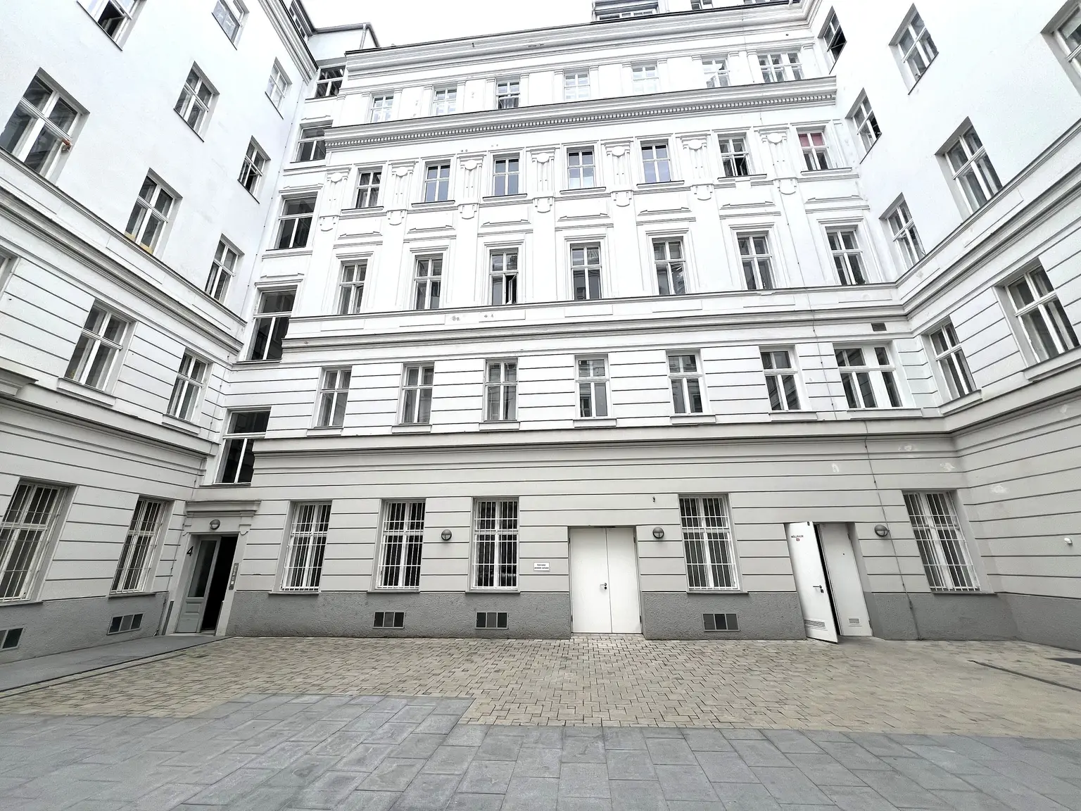 VERMIETET Praterstraße - Fläche im Innenhof