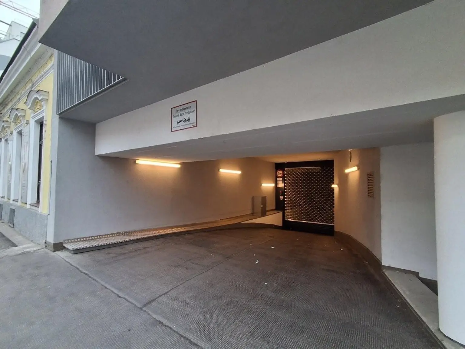 "Single-Hit! Neue vollausgestattete Garten-Wohnung mit PP nahe U1 DZ"