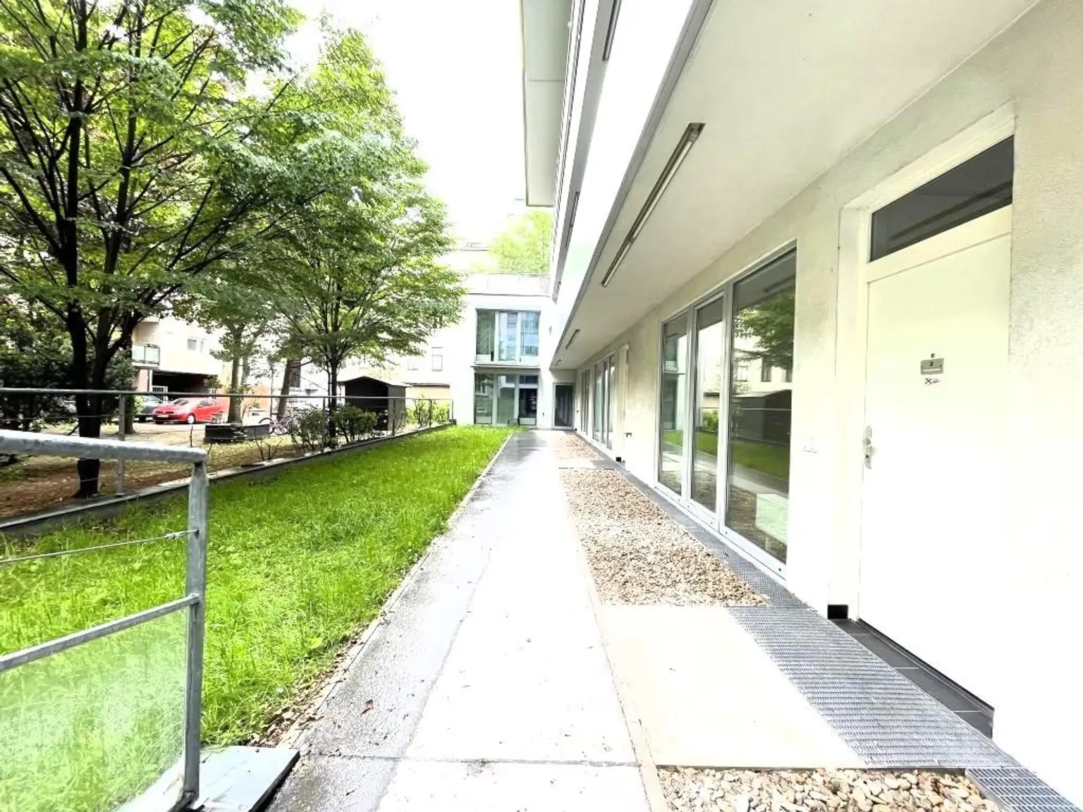 Erdgeschoß, barrierefrei, Innenhof! Ruhige, loft-artige Neubauwohnung mit 2 kl. Terrassen