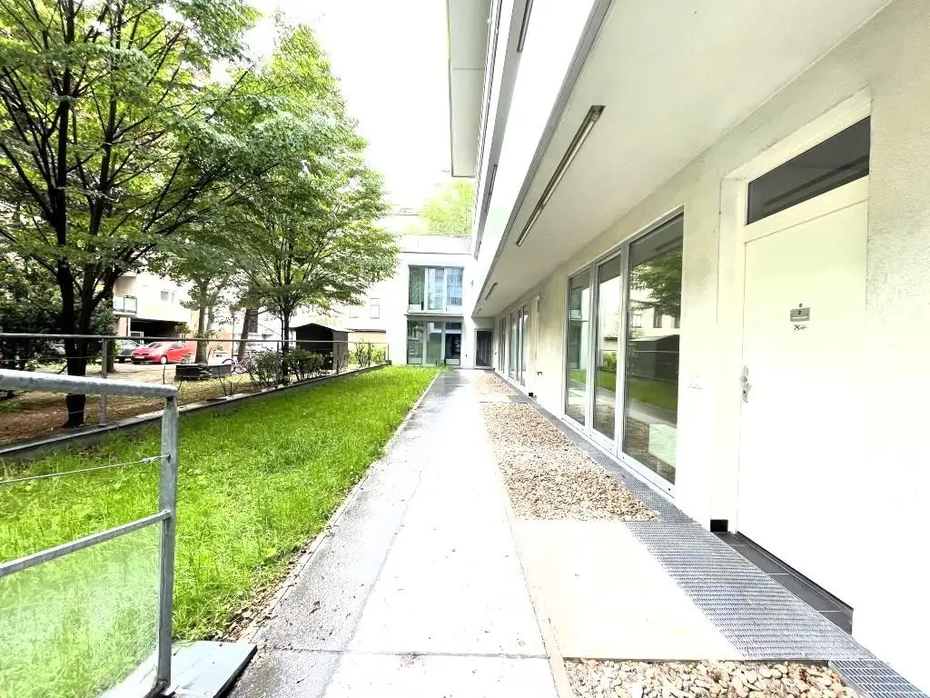 Erdgeschoß, barrierefrei, Innenhof! Ruhige, loft-artige Neubauwohnung mit 2 kl. Terrassen