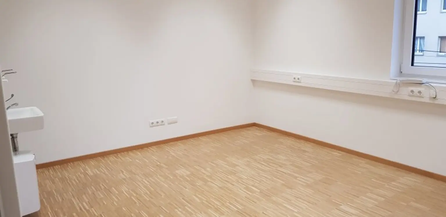 Ordinationsräume im MEDBASE19 vis-à-vis PRIVATKLINIK Döbling I U6 & U4 und D-Wagen
