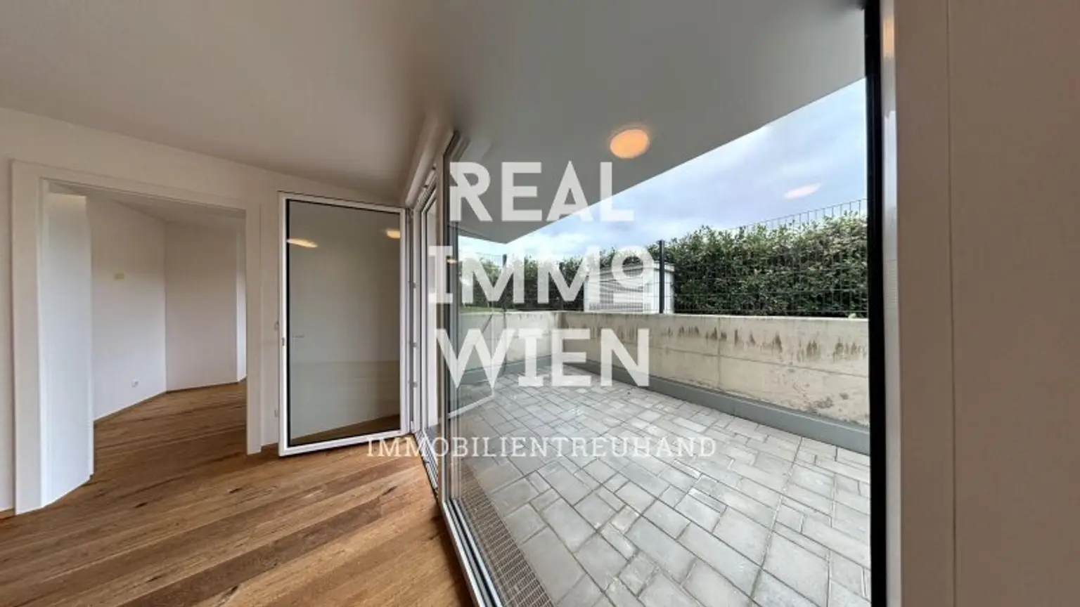 23. Bezirk!!! Zur Vermietung gelangt eine schöne Wohnung mit Terrasse!! 360° Grad Besichtigung!! Nähe U6 PERFEKTASTRAẞE!!