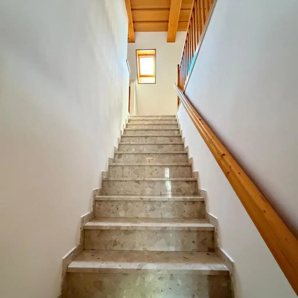 Wohnen in Aussichtslage mitten in der Natur auf  8 Ha. Grund, ehemalige Hofstelle!