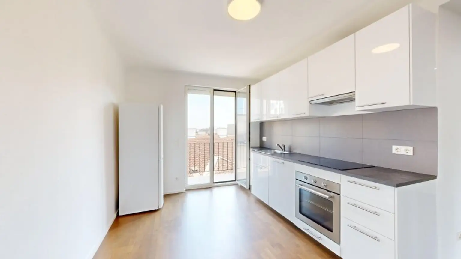Küche mit Balkon
