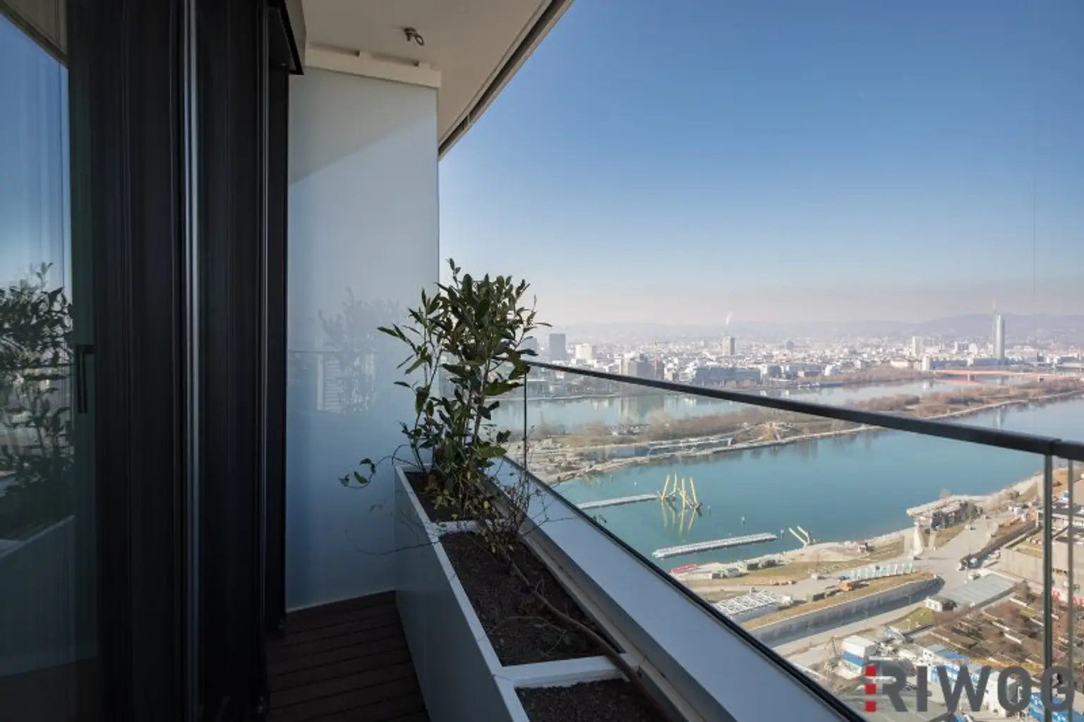 ATEMBERAUBENDER FERNBLICK RICHTUNG KAHLENBERG | Danube Flats | 25. Stock | Erstbezug | Erwerb als Anleger oder Eigennutzer möglich