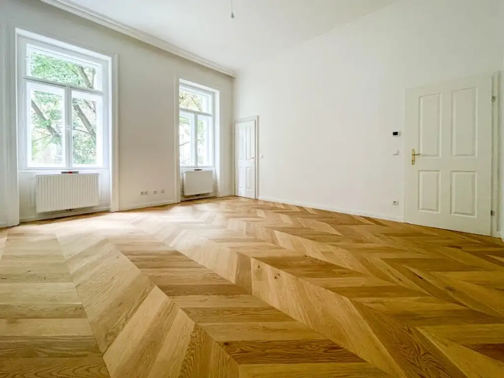 GENERALSANIERTE ALTBAUWOHNUNG: komplett hofseitige 2-Zimmerwohnung