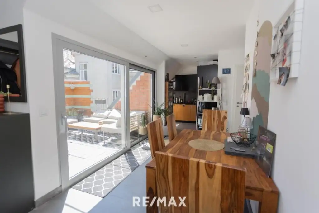 Herrliche DG-Maisonette mit 2 Hof-Terrassen bei der Volksoper, Währinger Straße