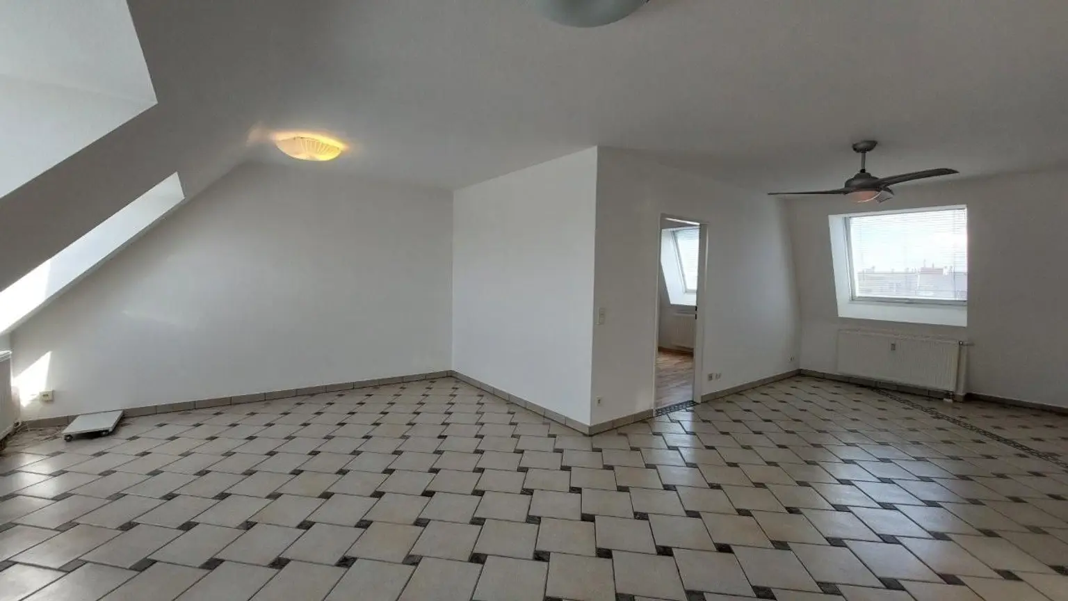 2 Wohnzimmer DG ETW 1220
