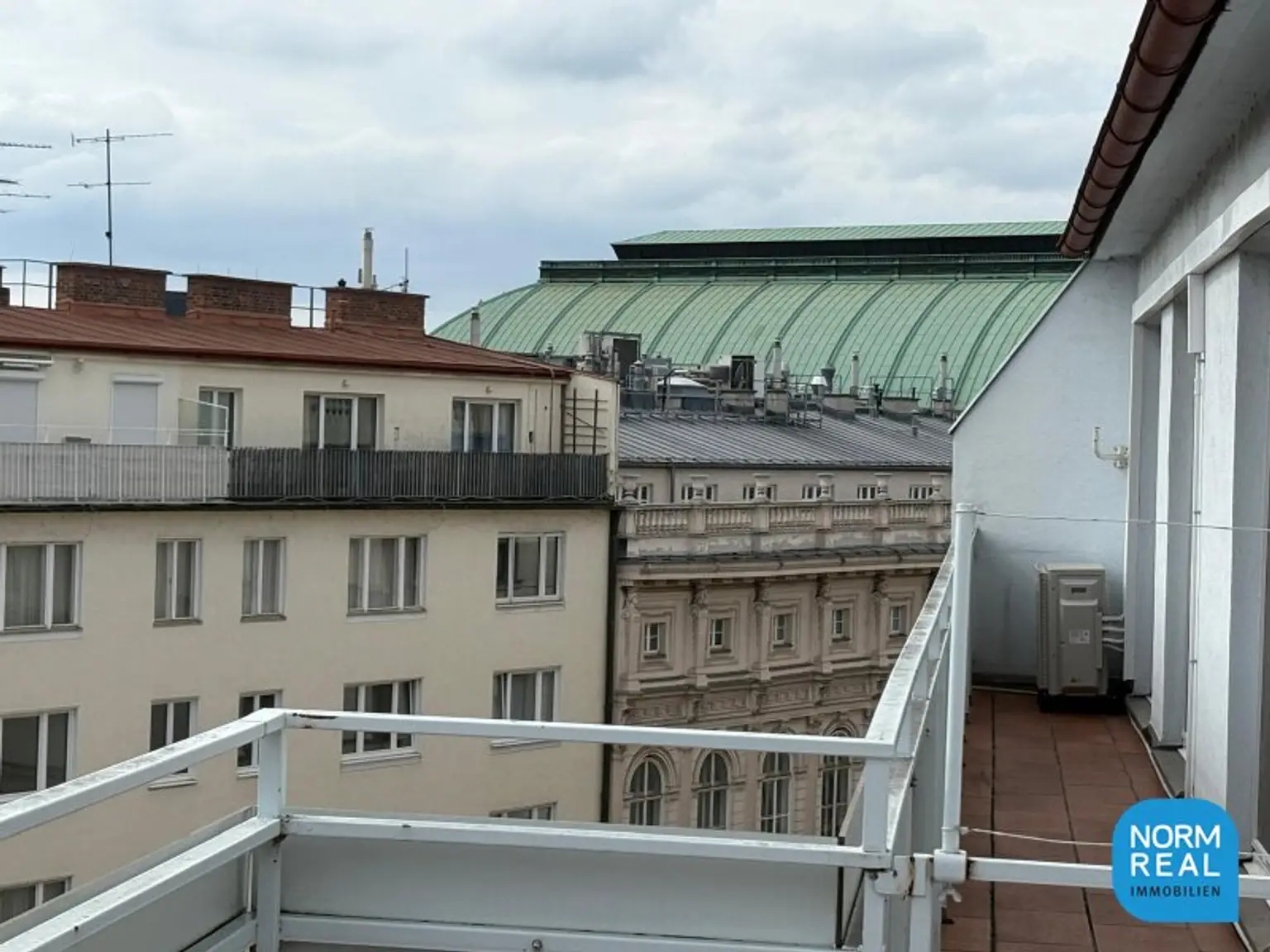 Dachgeschosswohnung mit Terrasse Nähe Oper