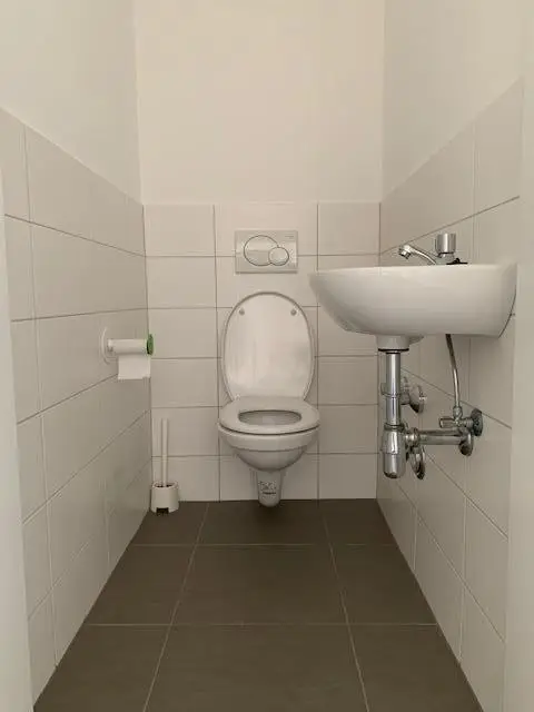 Kompakte 4-Zimmer-Wohnung mit hofseitigem Balkon - verfügbar ab November 2025