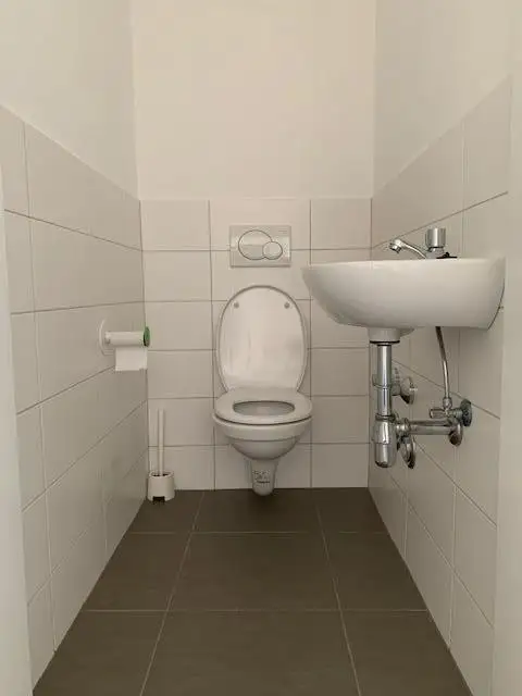 Kompakte 4-Zimmer-Wohnung mit hofseitigem Balkon - verfügbar ab November 2025