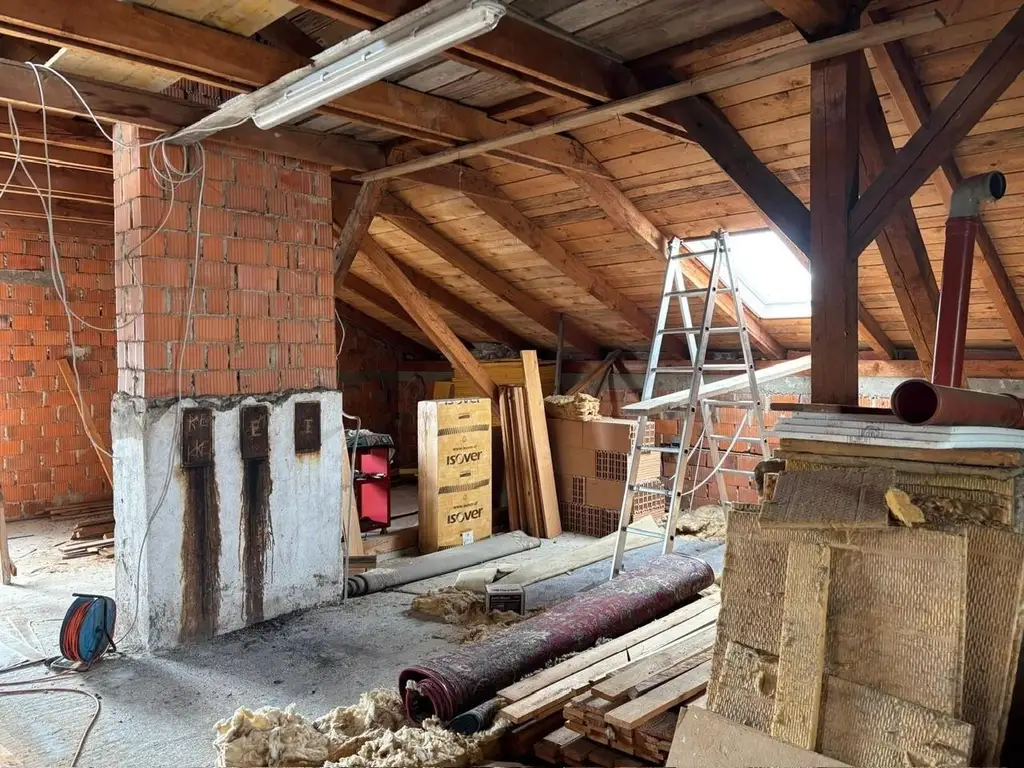 2 Familienhaus mit Pool und Outdoorküche/Poolhaus - Garage für 3 Autos -SOFORT VERFÜGBAR-DACHBODEN AUSBAUBAR