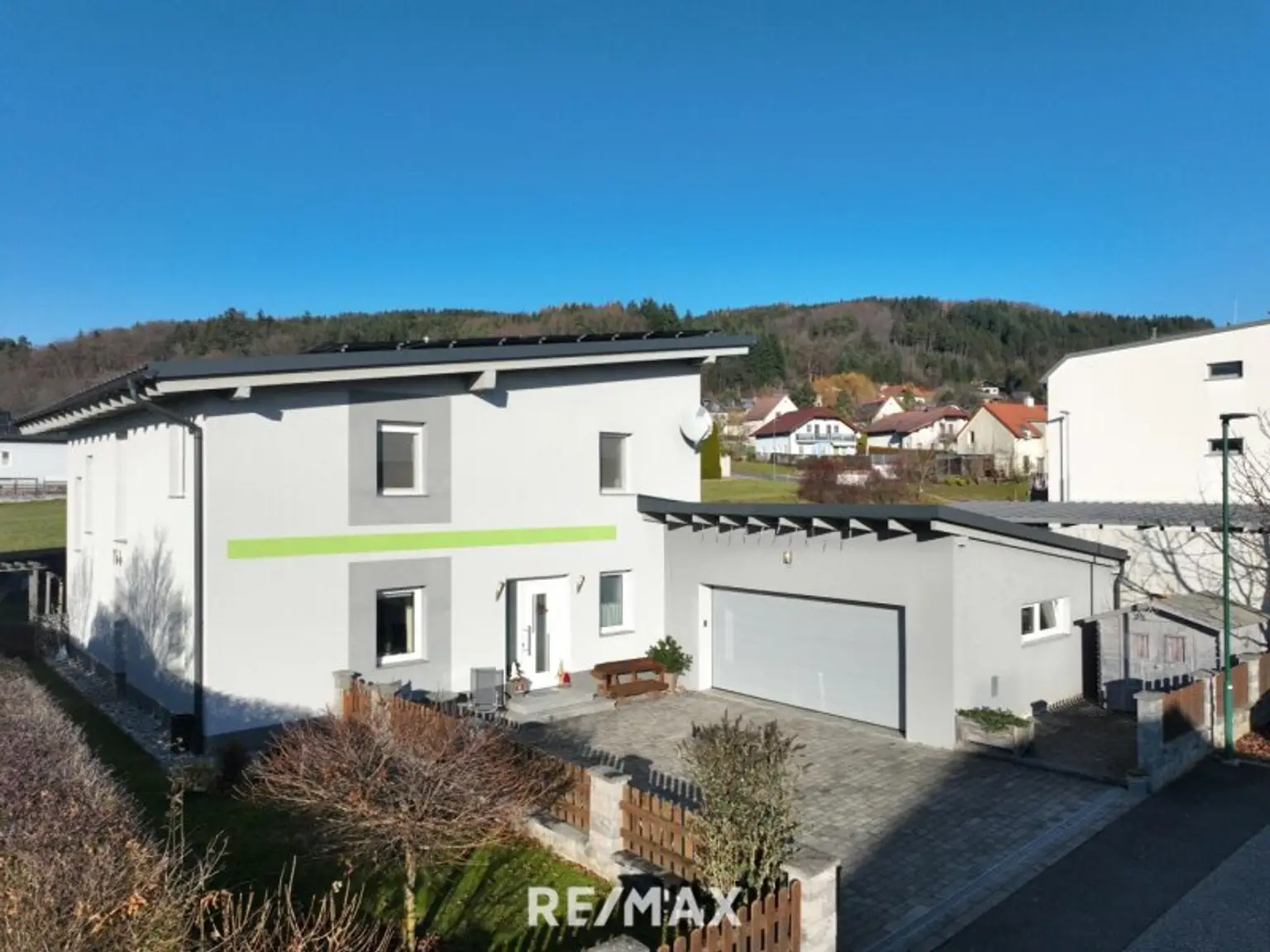 Haus mit Doppelgarage