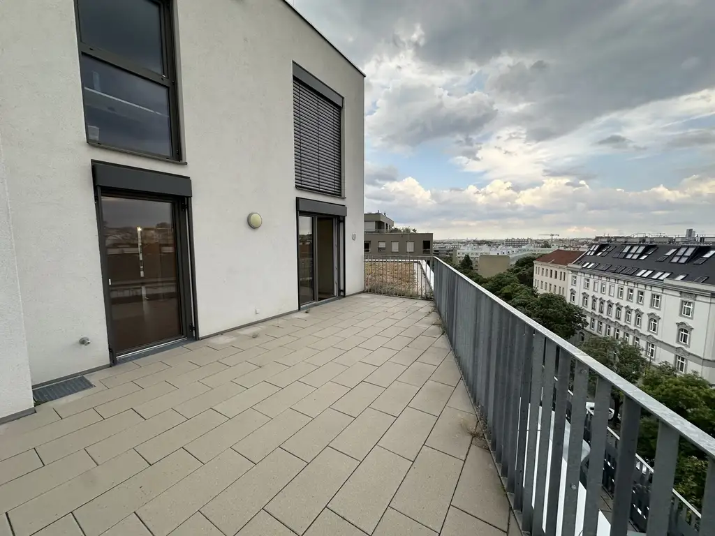 SKYLINEBLICK - DACHGESCHOSSWOHNUNG MIT TERRASSE UND LOGGIA - NÄHE U3