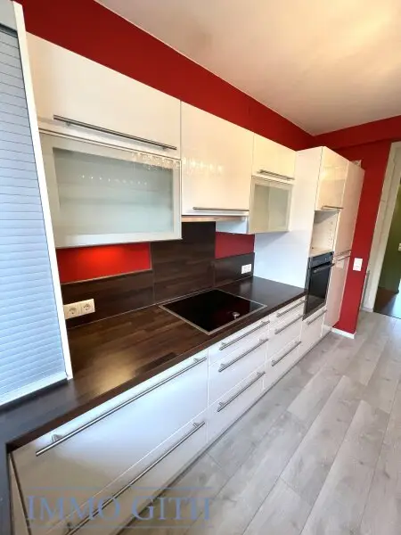 LICHTDURCHFLUTETE CA. 80 m² GROSSE 3-ZIMMER-WOHNUNG MIT BALKON IN GRÜNRUHELAGE VON POTTENSTEIN ZU KAUFEN!