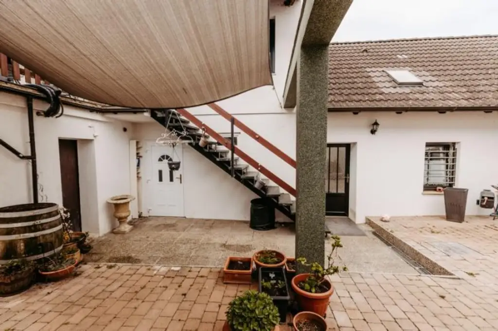 Gepflegtes, neu revitalisiertes  und liebevoll erhaltenes Landhaus. Natur, Sonne, Ruhe,  Seelenheil.