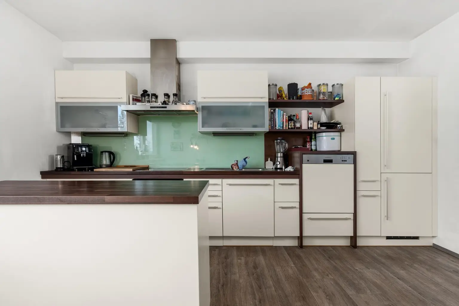 "Traumhafte Dachterrassen-Maisonette mit Fernblick & Badeteichzugang"