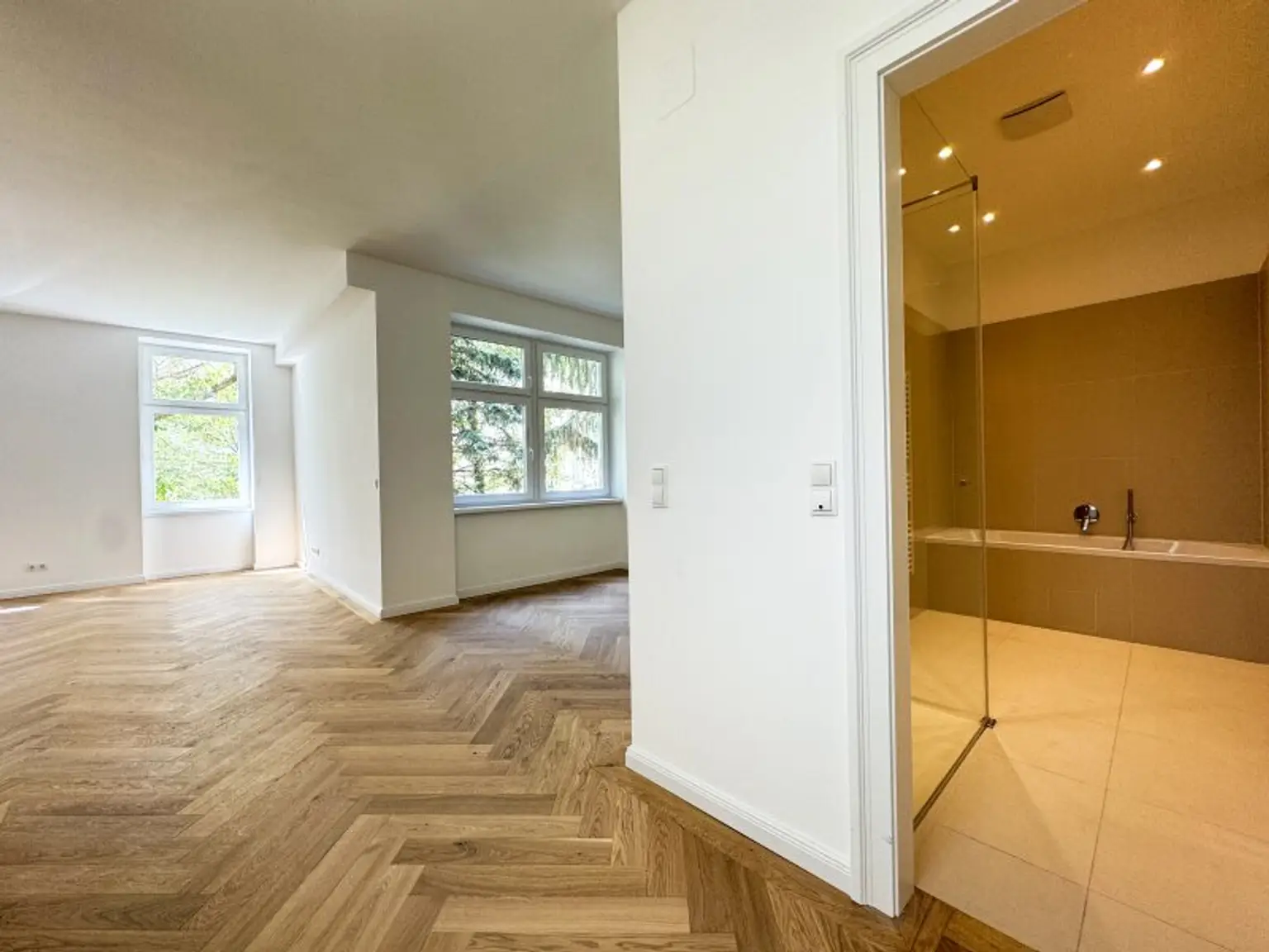 Altbau-Charme zum Erstbezug | Lichtdurchflutet, ruhig & grün | U4 vor der Tür