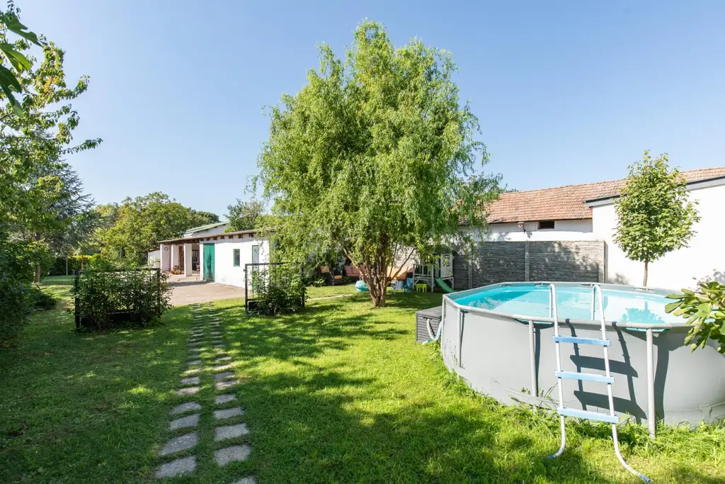 Vielseitiges Anwesen mit Wohn- und Geschäftshaus, Nebengebäuden & Garten