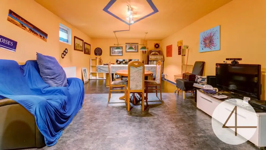 Ihr neues Zuhause: Stilvolles Einfamilienhaus mit Pool in ruhiger Lage