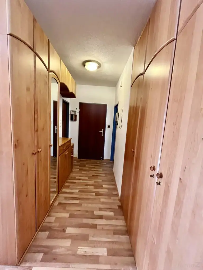 Moderne 4- Raum-Wohnung mit Loggia –voll möbliert - Nähe Gürtelturm- ideale Infrastruktur