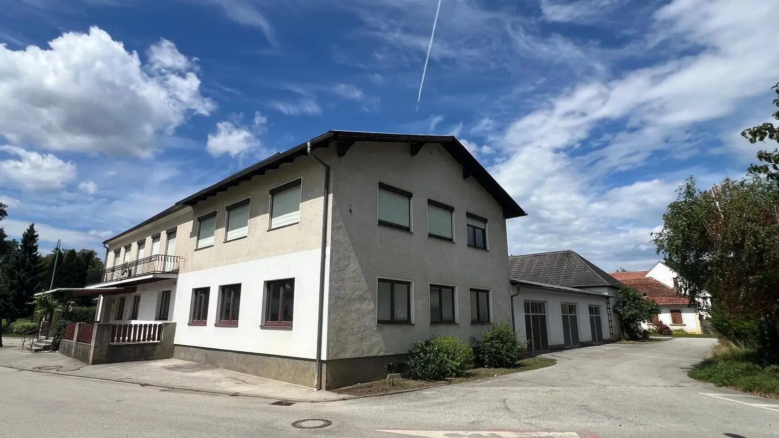 **VIEL PLATZ UND VIELE MÖGLICHKEITEN** Haus mit vielfältigem Potential im Südburgenland!