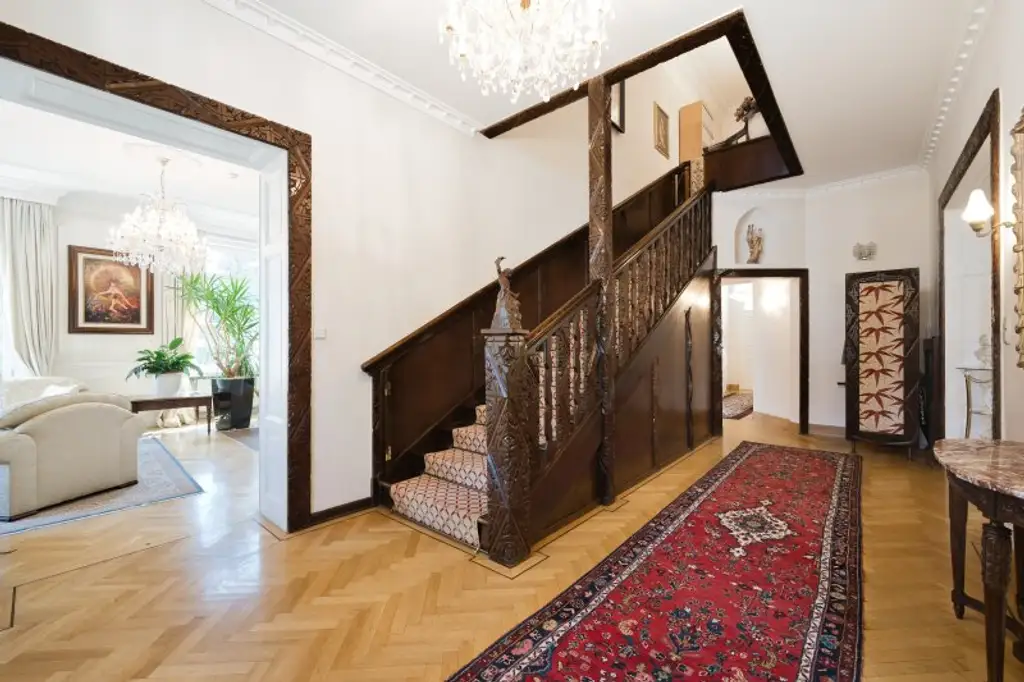 Lebensqualität mit Charakter: Wohnen und Arbeiten in einer Altbau-Villa mit grünem Rückzugsort