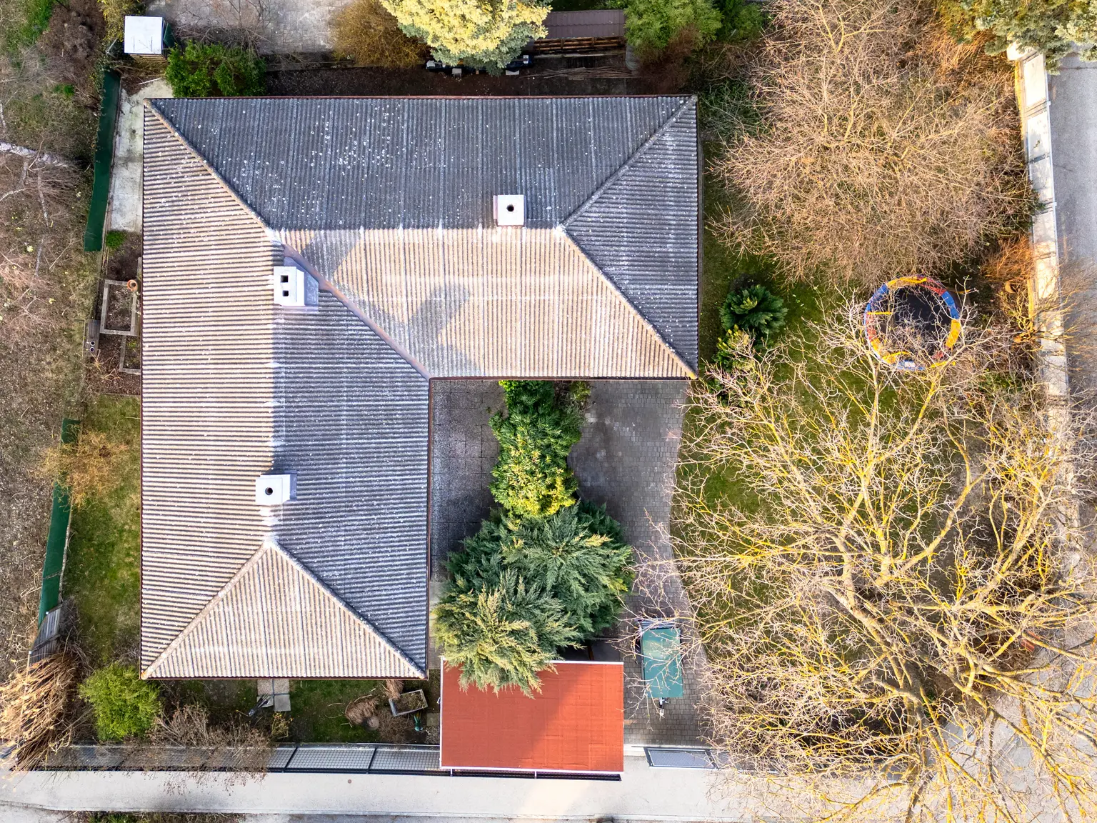 ++ Netter Bungalow auf Eckgrundstück in schöner Siedlungslage ++