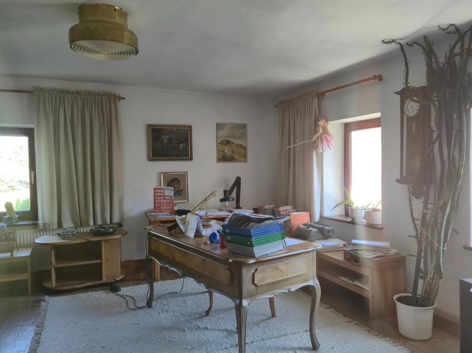 Wunderschöner Dreikanthof in Ruhelage mit Reithalle