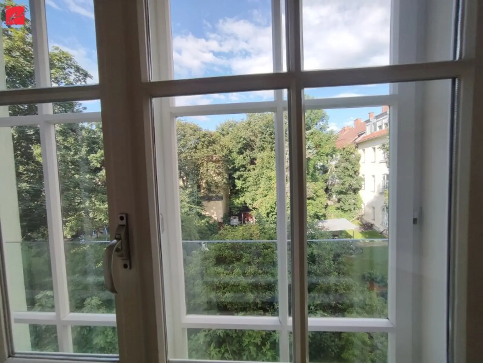 Heller Wohnhit mit Blick in den grünen Innenhof!