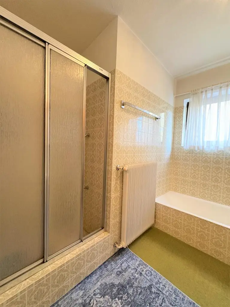 Wohnhaus in ruhiger Siedlungslage