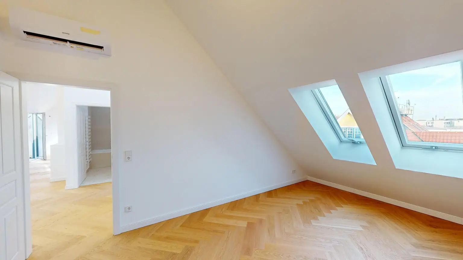 Traumhafte Dachwohnung im Hietzinger Cottage I Altbaujwel