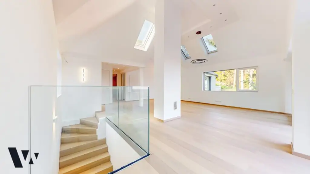 EINZIGARTIGE VILLA MIT INFINITY-POOL & BLICK ÜBER DIE DONAU