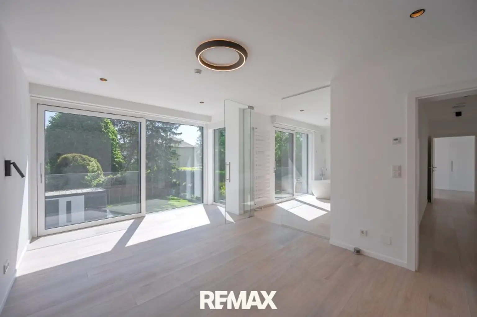 Master Bedroom mit En-Suite-Bad